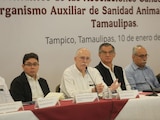 El gobernador de Tamaulipas, Américo Villarreal, y el titular de la Sader, Julio Berdegué.