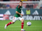 Andrés Guardado conduce el balón en un partido con la Selección Mexicana el año pasado.