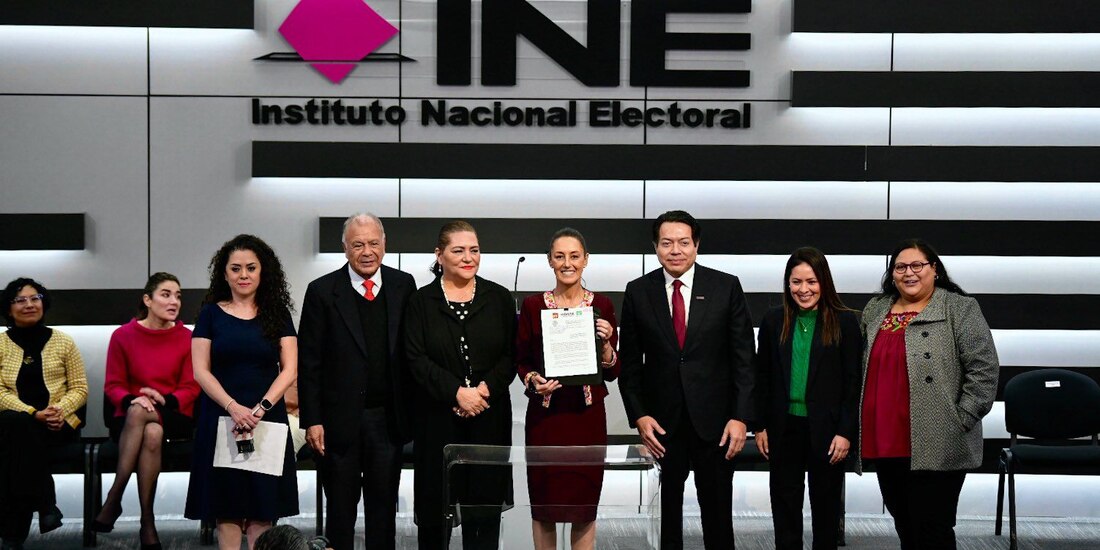 Ante el INE, Sheinbaum recuerda la importancia de la democracia y el legado histórico del movimiento.