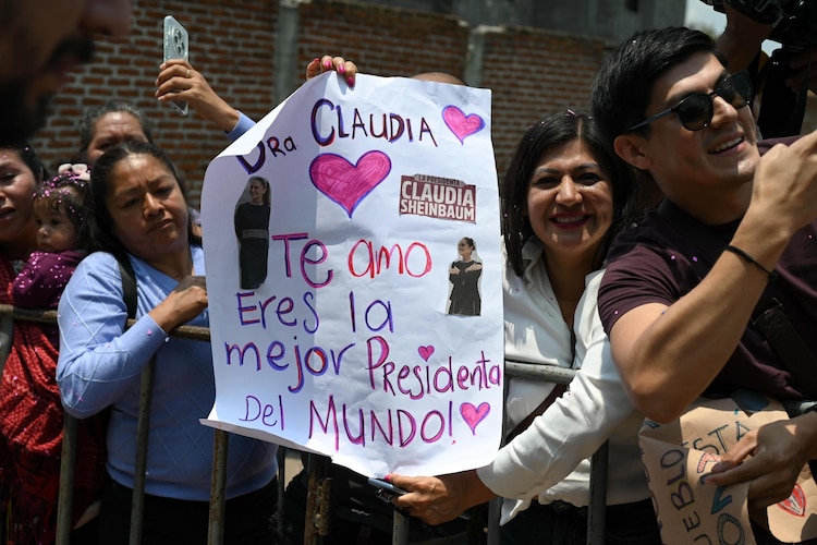 Así recibieron a la Presidenta Claudia Sheinbaum en Quiroga, Michoacán.