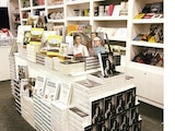Stands de editoriales independientes en diversas ferias del libro.