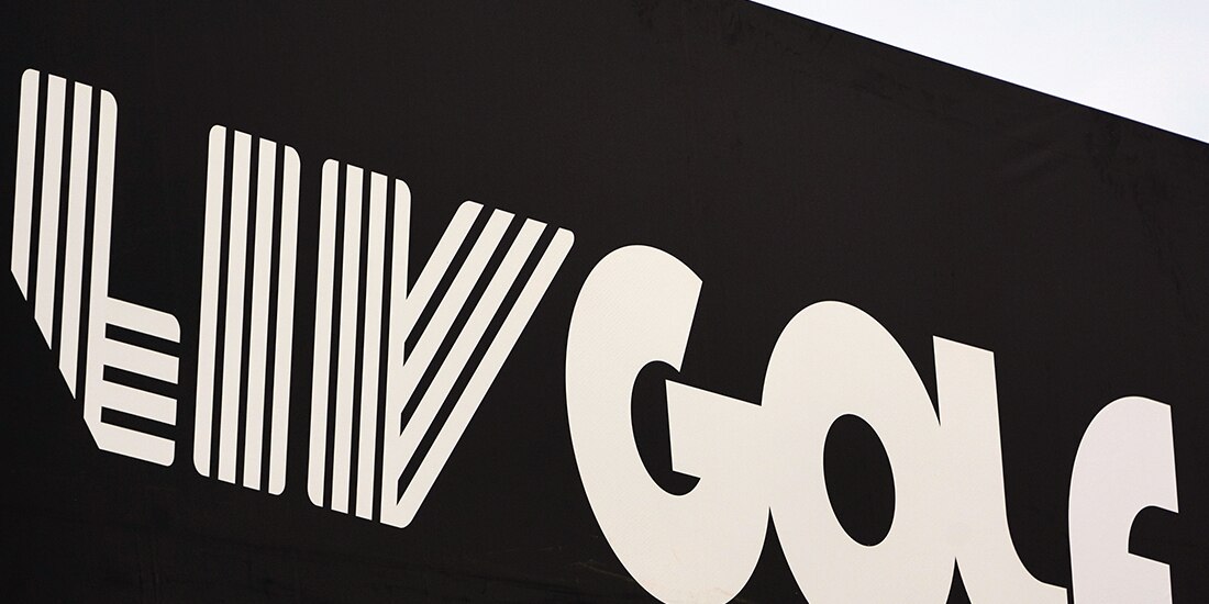 El logo de LIV Golf durante un torneo en el campo de Bedminster, en 2022.