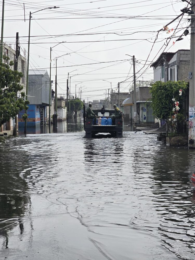 Desde hace 24 días, inundaciones por lluvias afectan a vecinos de Chalco.