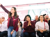 Luego de 21 años de militancia priista, López Castro renunció al partido tricolor por diferencias con el presidente nacional de ese partido, Alejandro Moreno Cárdenas.