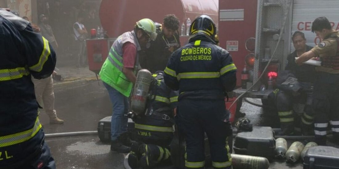 Sofocan incendio en el Centro de la CDMX.