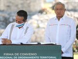 Carlos Joaquín, gobernador de Quintana Roo, firmó con el presidente Andrés Manuel López Obrador el Convenio del Programa de Ordenamiento Territorial del Sureste.