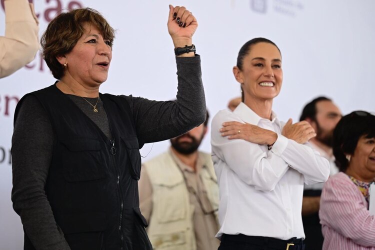 Gobernadora Delfina Gómez junto a la Presidenta Claudia Sheinbaum.