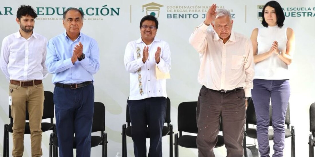 AMLO inició una gira de cuatro días en Guerrero en medio de un caos por protestas sociales, solicitudes de atención, exceso de seguridad y la veda con motivo de la consulta popular.