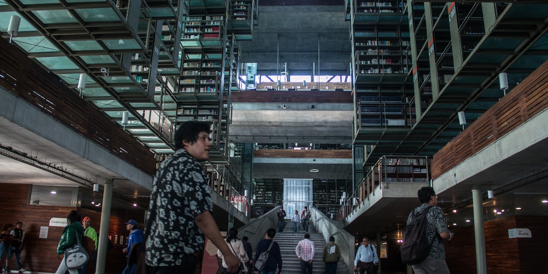 Cierran la Biblioteca Vasconcelos por protesta del Sindicato de Cultura.