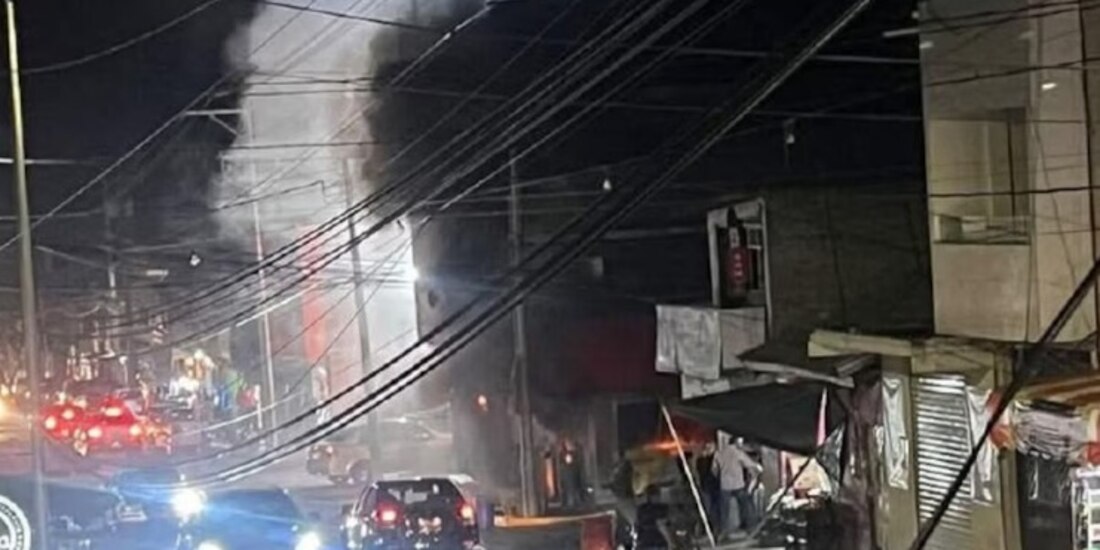Hya reporte de bloqueos e incendios en negocios en Michoacán.