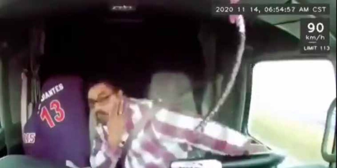 Conductor de tráiler se mueve de lado a lado en su asiento para esquivar las balas.