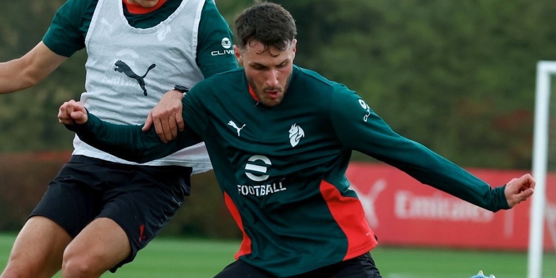 Santiago Giménez en un entrenamiento con el AC Milan