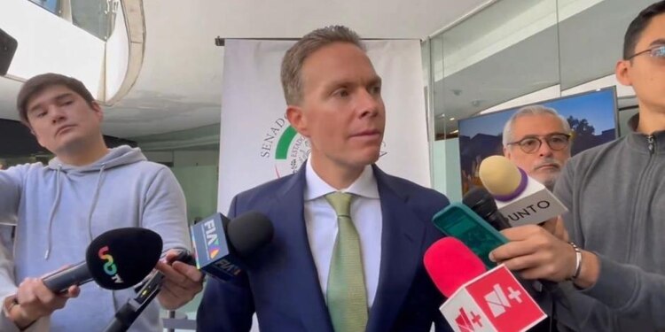 Manuel Velasco, en entrevista con medios.