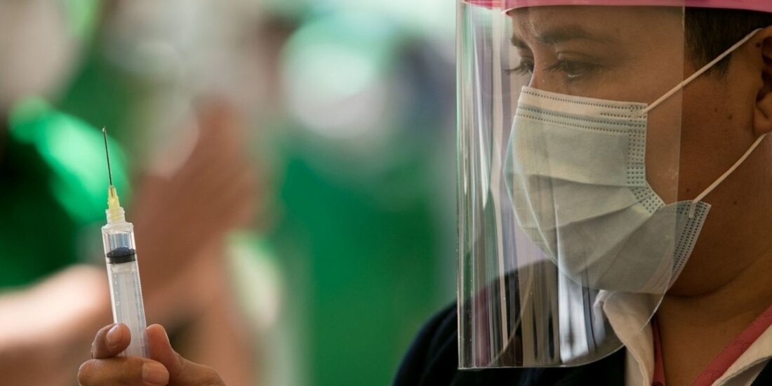 Te decimos cuáles son los países que ya están aplicando una tercera dosis de la vacuna contra COVID-19