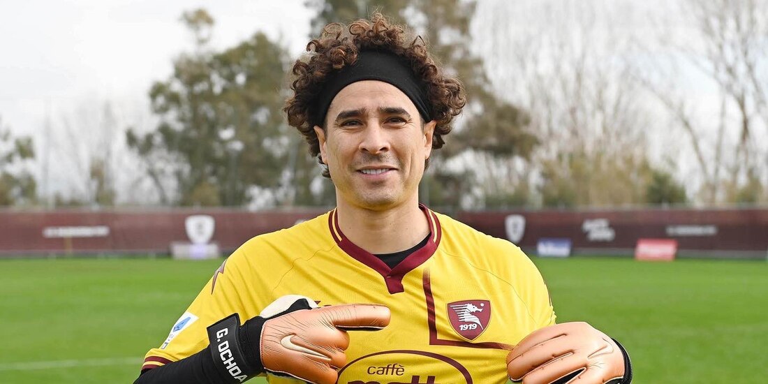 Memo Ochoa es presentado con el Salernitana de la Serie A Italiana