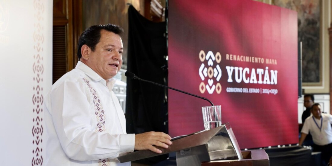 Joaquín Díaz Mena presenta informe de los primeros 100 días de trabajo en Yucatán.