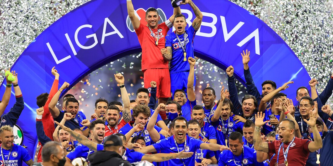 Cruz Azul celebra su primer título en 23 años