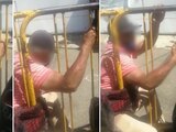 Migrante amarrado a una estructura metálica con los brazos heridos.