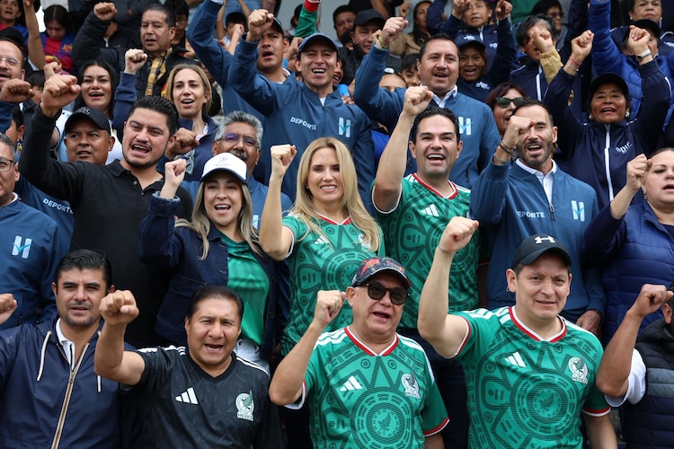 Familias de la Zona Tradicional estrenan las nuevas canchas y áreas recreativas en el marco de la fiebre mundialista.