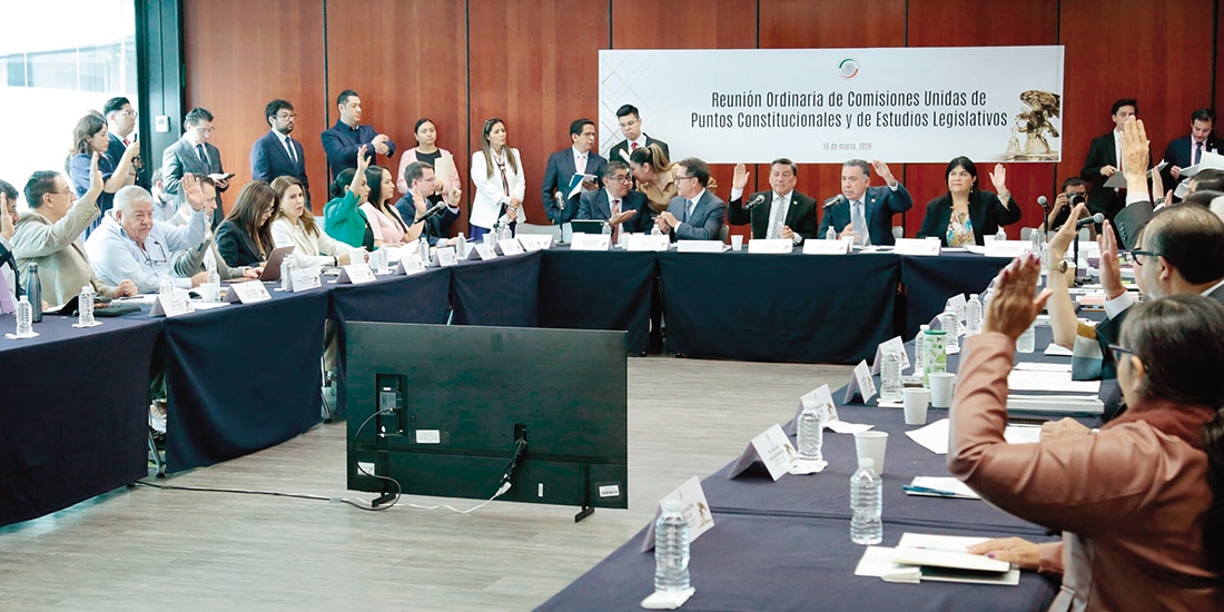 Reunión de comisiones unidas de Puntos Constitucionales y de Estudios Legislativos del Senado, ayer.