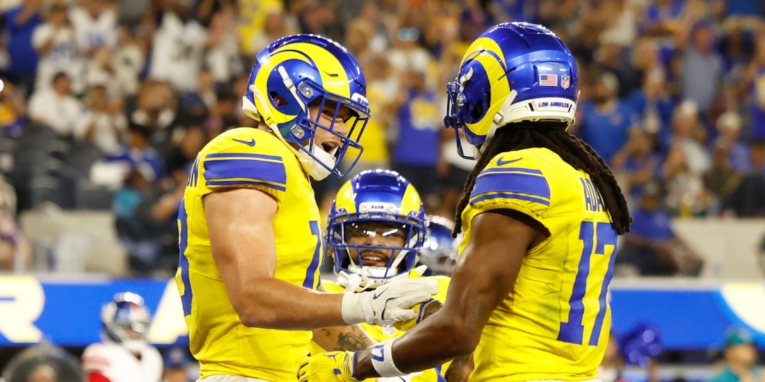Jugadores de los Rams celebran un touchdown en el partido contra los Giants.