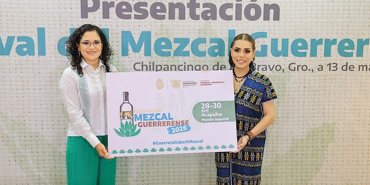La Gobernadora de Guerrero, Evelyn Salgado, con Teodora Ramírez Vega, secretaria de Fomento y Desarrollo Económico, al presentar el Festival del Mezcal el 3 de marzo de 2026.