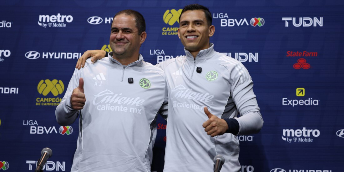 André Jardine y Ángel Malagón en conferencia de prensa.