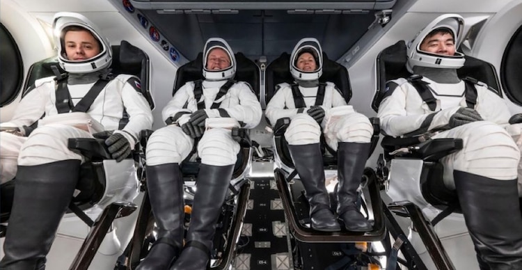 Tripulación de la NASA a bordo de la misión Crew-11