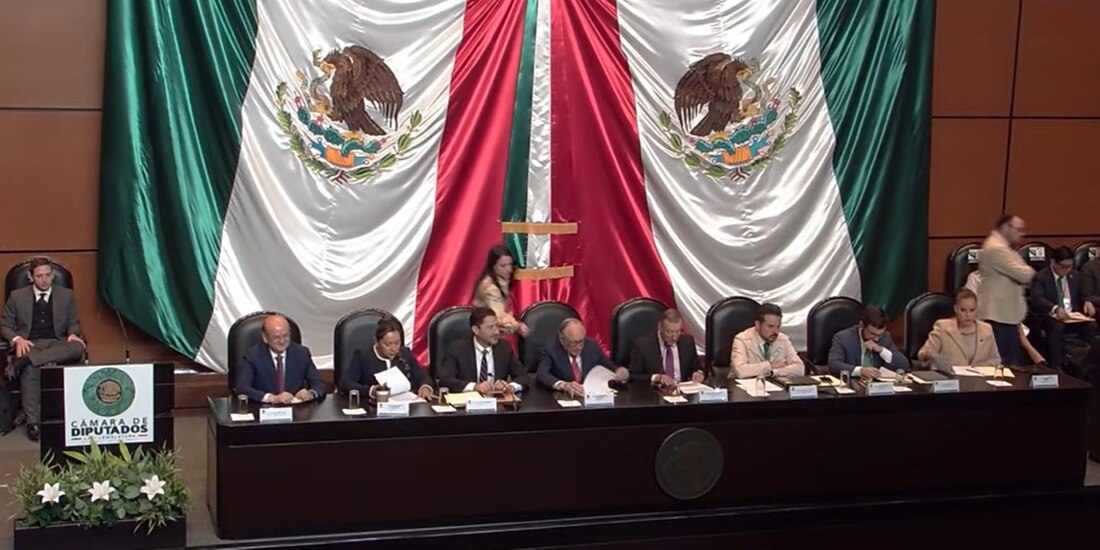 Los integrantes del Gabinete de Salud en San Lázaro, este viernes.