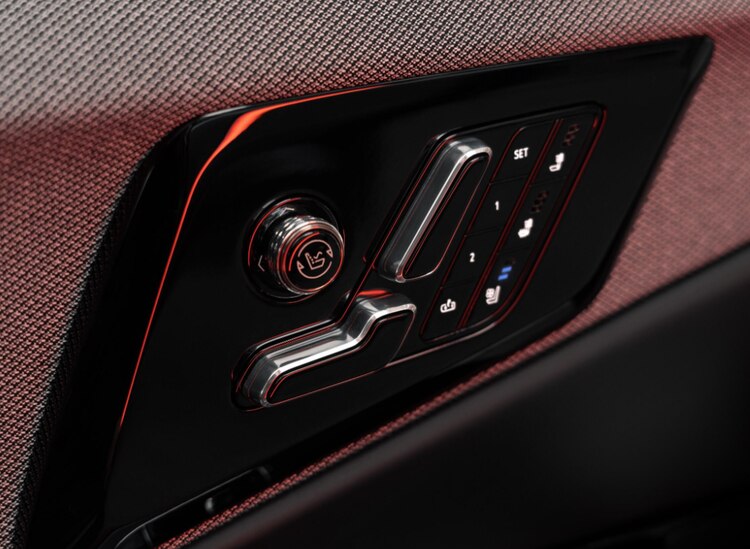 La nueva SUV 100% eléctrica combina lujo, tecnología y rendimiento con un diseño deportivo y sofisticado.