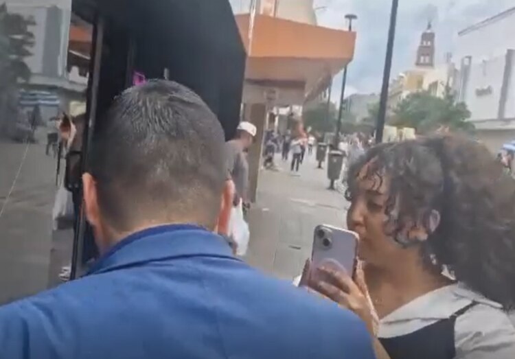 representante legal de Javier Corral Jurado, abandonó las oficinas de la Función Pública sin emitir comentario alguno.