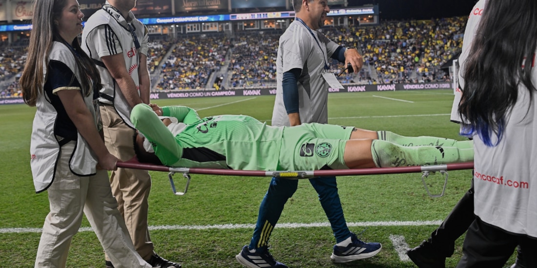 Luis Ángel Malagón salió en camilla del partido ante Philadelphia Union.