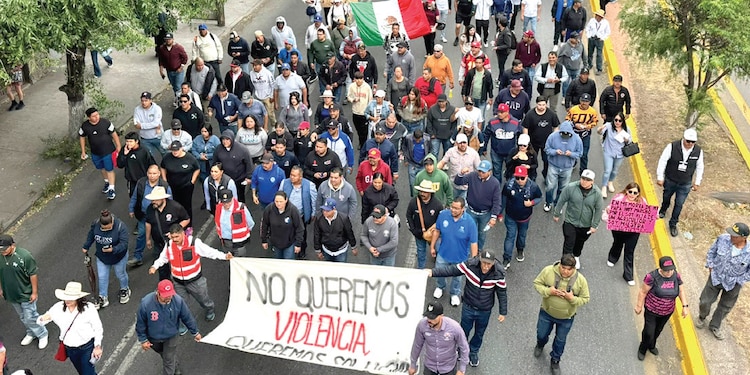 LA GRAN marcha de ayer congregó a varios sectores, entre ellos el de los sindicatos.