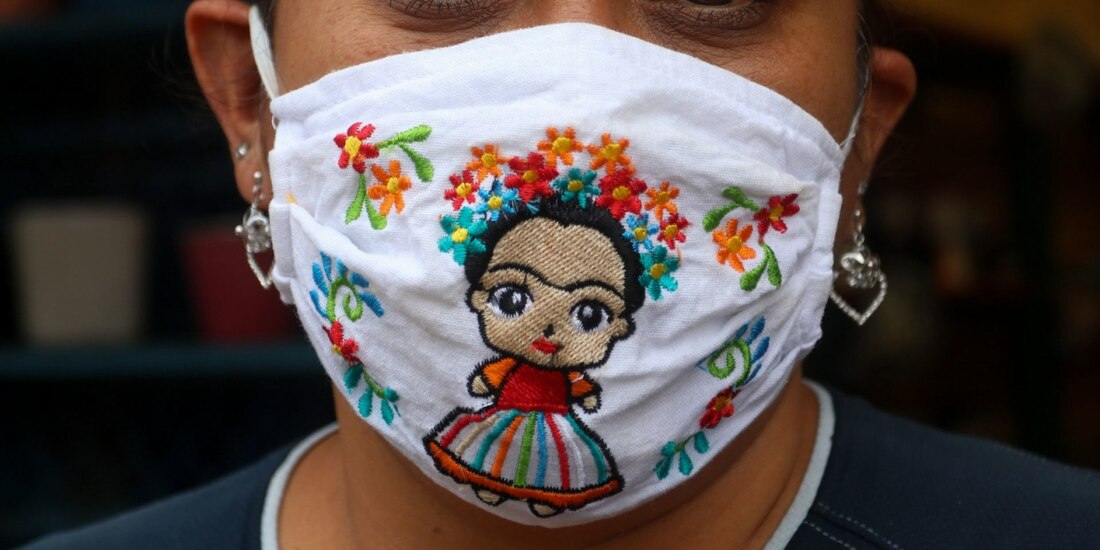 Como ella, miles de mexicanos portan el cubrebocas como medida sanitaria.