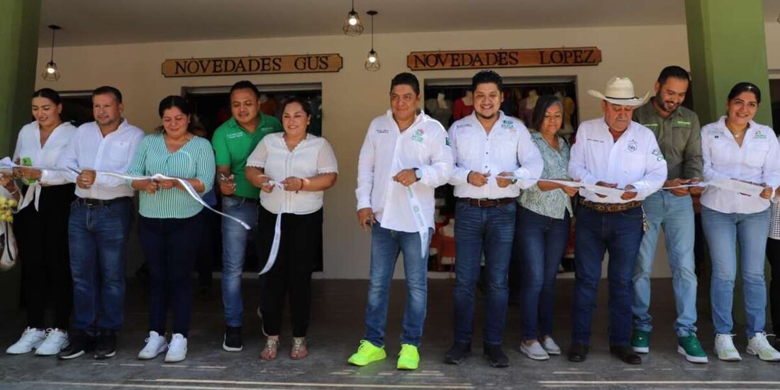 Ricardo Gallardo entrega el renovado mercado Vicente Guerrero en Xilitla.