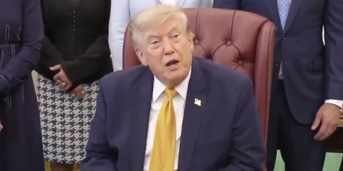 Trump, ayer, en el despacho Oval.