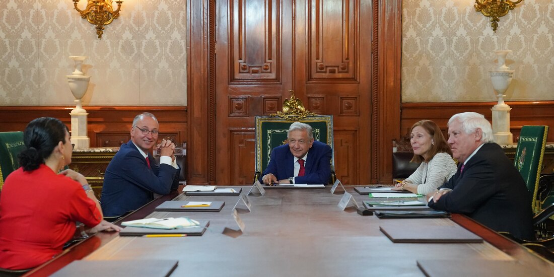 AMLO recibe a Werner Bauman, directivo de Bayer
