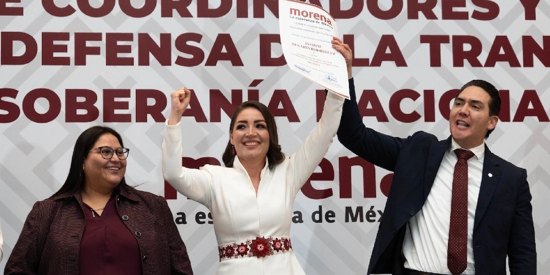 La morenista Jasmín Bugarín al centro de la imagen.