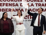 La morenista Jasmín Bugarín al centro de la imagen.