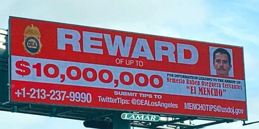 Espectacular donde se ofrece una recompensa por información sobre el paradero del líder del CJNG