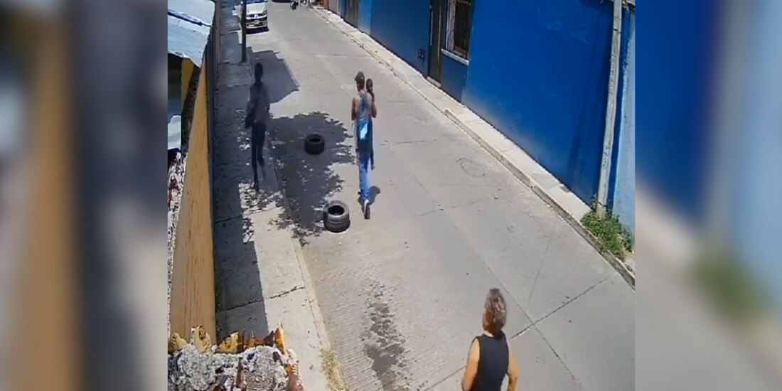 Pareja roba a niña de 4 años y abuelita los persigue para rescatarla