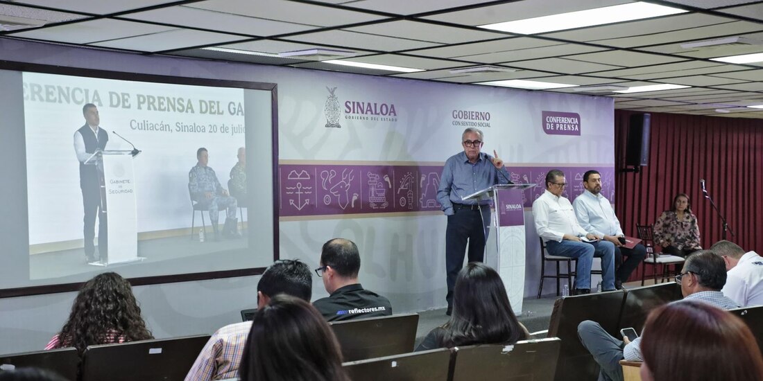 Conferencia del Gobernador constitucional de Sinaloa.
