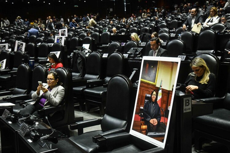 Un retrato de Norma Piña, ministra presidenta de la Suprema Corte de Justicia de la Nación (SCJN) durante la sesión ordinaria de la Cámara de Diputados en la que se discute el presupuesto de egresos para el ejercicio fiscal 2025.