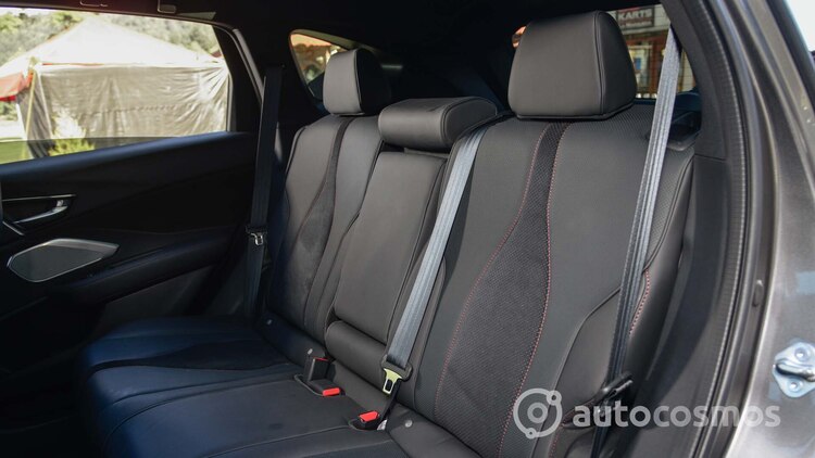 Asientos de piel en el centro.