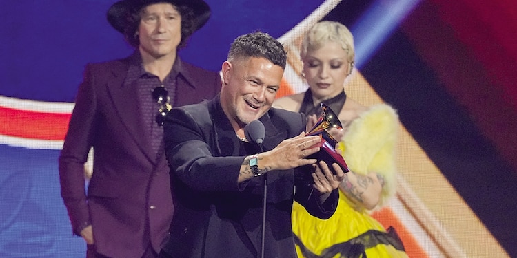 ALEJANDRO Sanz ganó en Grabación del Año.
