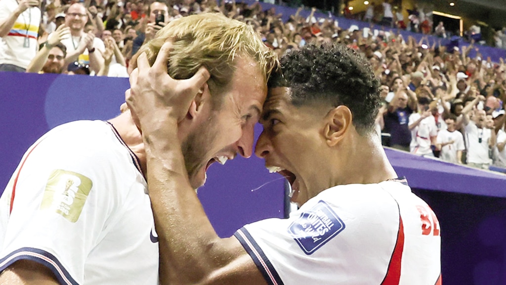 Kane y Bellingham festejan un gol de Inglaterra, el miércoles pasado.