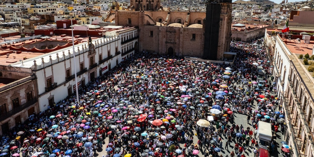 La Plaza de Armas de la ciudad de Zacatecas abarrotada, tras la movilización de ayer.