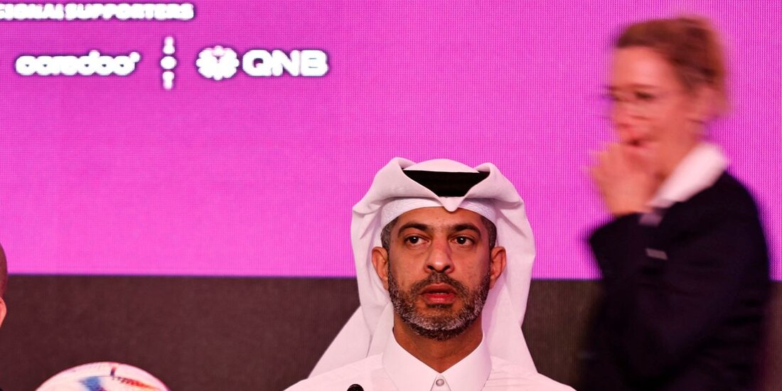 Nasser Al Khater, jefe del Comité Organizador de Qatar 2022, durante una conferencia de prensa.