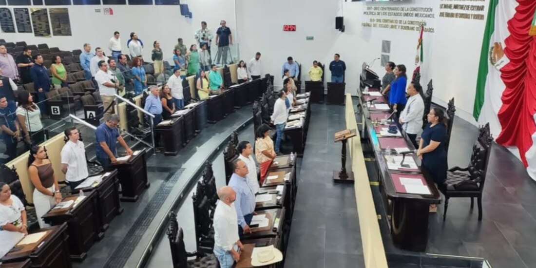 Diputados en el Congreso de Tabasco, durante la sesión plenaria de ayer.