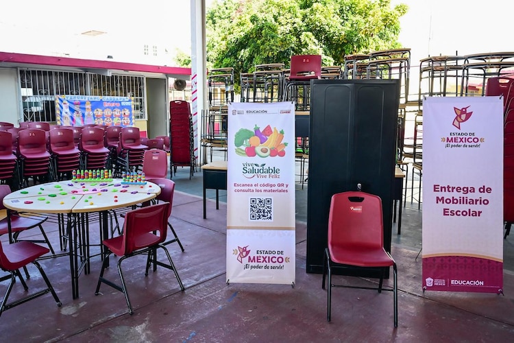 Gobernadora Delfina Gómez entrega mobiliario como parte del programa Vive Saludable, Vive Feliz.